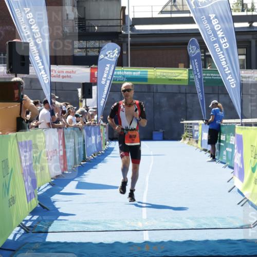 09.08.2026 - GEWOBA Citytriathlon Bremen Yannick Fuchs http://msf.ph/oto/9941215 09.08.2026 13:52:32 Ziel 808 meine-sportfotos.de