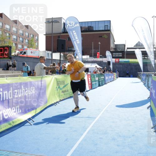 09.08.2026 - GEWOBA Citytriathlon Bremen Yannick Fuchs http://msf.ph/oto/9941222 09.08.2026 15:48:46 Ziel 166 meine-sportfotos.de