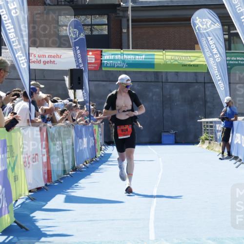 09.08.2026 - GEWOBA Citytriathlon Bremen Yannick Fuchs http://msf.ph/oto/9941243 09.08.2026 13:52:54 Ziel 658, 878 meine-sportfotos.de