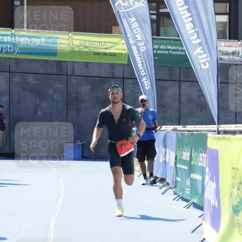 09.08.2026 - GEWOBA Citytriathlon Bremen Yannick Fuchs http://msf.ph/oto/9941274 09.08.2026 13:53:07 Ziel 571 meine-sportfotos.de