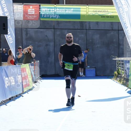 09.08.2026 - GEWOBA Citytriathlon Bremen Yannick Fuchs http://msf.ph/oto/9941311 09.08.2026 15:53:19 Ziel  meine-sportfotos.de