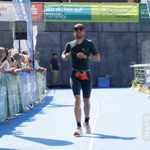 09.08.2026 - GEWOBA Citytriathlon Bremen Yannick Fuchs http://msf.ph/oto/9941336 09.08.2026 13:54:21 Ziel 687 meine-sportfotos.de