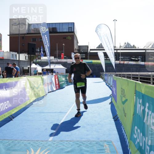 09.08.2026 - GEWOBA Citytriathlon Bremen Yannick Fuchs http://msf.ph/oto/9941351 09.08.2026 15:55:23 Ziel 427 meine-sportfotos.de