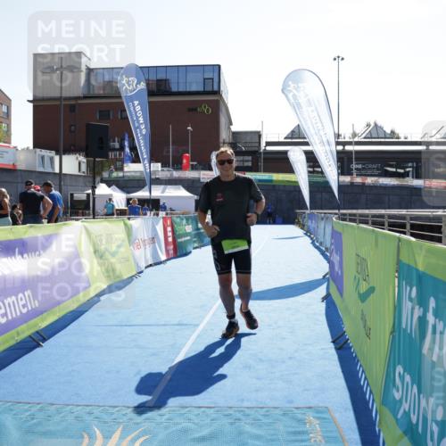 09.08.2026 - GEWOBA Citytriathlon Bremen Yannick Fuchs http://msf.ph/oto/9941353 09.08.2026 15:55:23 Ziel 427 meine-sportfotos.de
