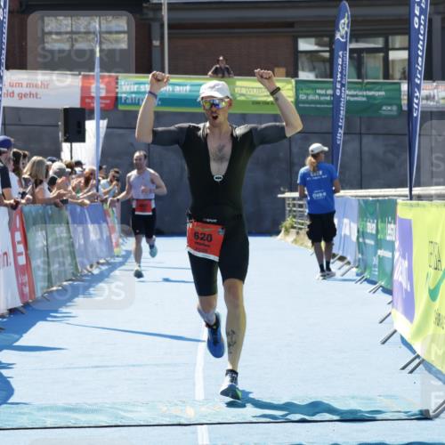 09.08.2026 - GEWOBA Citytriathlon Bremen Yannick Fuchs http://msf.ph/oto/9941356 09.08.2026 13:54:45 Ziel 602, 620 meine-sportfotos.de