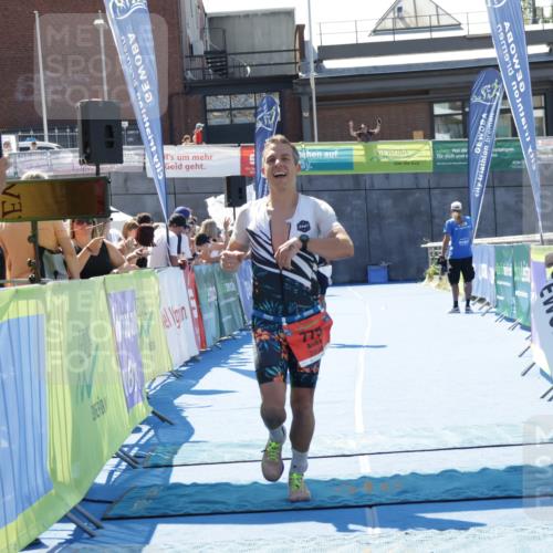 09.08.2026 - GEWOBA Citytriathlon Bremen Yannick Fuchs http://msf.ph/oto/9941400 09.08.2026 13:55:02 Ziel 705, 775 meine-sportfotos.de