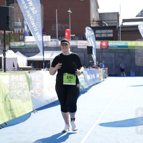09.08.2026 - GEWOBA Citytriathlon Bremen Yannick Fuchs http://msf.ph/oto/9941401 09.08.2026 15:57:22 Ziel 241 meine-sportfotos.de