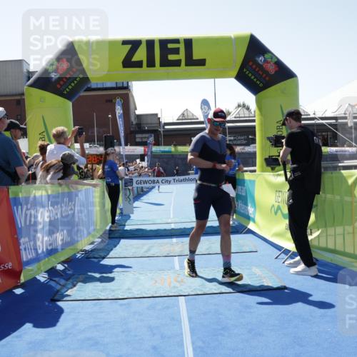 09.08.2026 - GEWOBA Citytriathlon Bremen Yannick Fuchs http://msf.ph/oto/9941429 09.08.2026 13:55:08 Ziel 705, 1004, 1004 meine-sportfotos.de