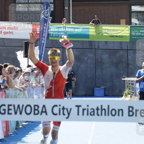 09.08.2026 - GEWOBA Citytriathlon Bremen Yannick Fuchs http://msf.ph/oto/9941431 09.08.2026 13:55:10 Ziel 705, 1004, 1004 meine-sportfotos.de