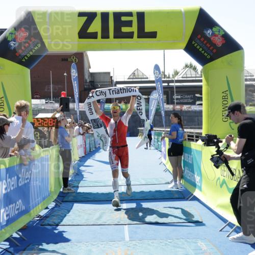 09.08.2026 - GEWOBA Citytriathlon Bremen Yannick Fuchs http://msf.ph/oto/9941440 09.08.2026 13:55:12 Ziel 769, 1004, 1004 meine-sportfotos.de