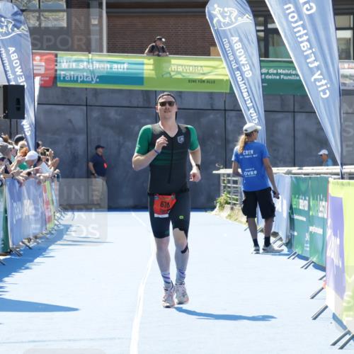 09.08.2026 - GEWOBA Citytriathlon Bremen Yannick Fuchs http://msf.ph/oto/9941465 09.08.2026 13:55:59 Ziel 678 meine-sportfotos.de