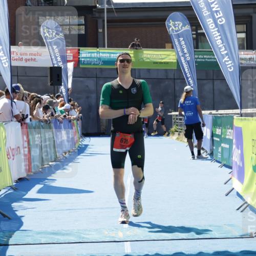 09.08.2026 - GEWOBA Citytriathlon Bremen Yannick Fuchs http://msf.ph/oto/9941466 09.08.2026 13:56:01 Ziel 678 meine-sportfotos.de