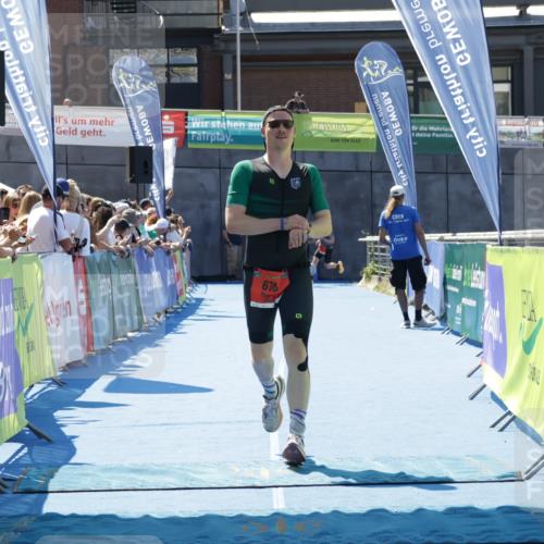 09.08.2026 - GEWOBA Citytriathlon Bremen Yannick Fuchs http://msf.ph/oto/9941467 09.08.2026 13:56:01 Ziel 678 meine-sportfotos.de