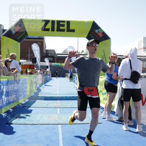 09.08.2026 - GEWOBA Citytriathlon Bremen Yannick Fuchs http://msf.ph/oto/9941486 09.08.2026 13:56:11 Ziel 541, 695 meine-sportfotos.de