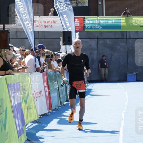 09.08.2026 - GEWOBA Citytriathlon Bremen Yannick Fuchs http://msf.ph/oto/9941490 09.08.2026 13:56:18 Ziel 858 meine-sportfotos.de