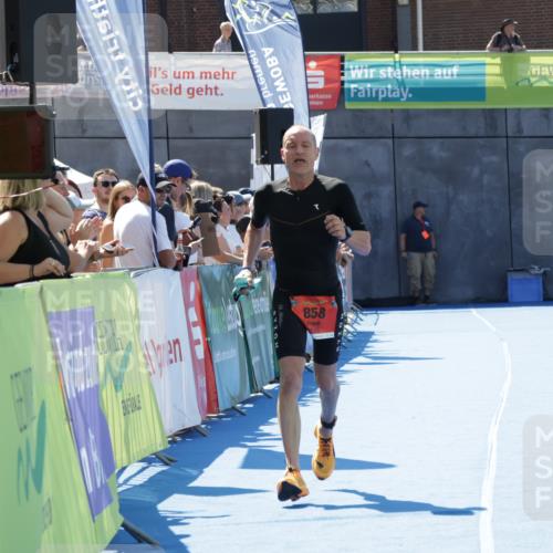 09.08.2026 - GEWOBA Citytriathlon Bremen Yannick Fuchs http://msf.ph/oto/9941491 09.08.2026 13:56:18 Ziel 858 meine-sportfotos.de