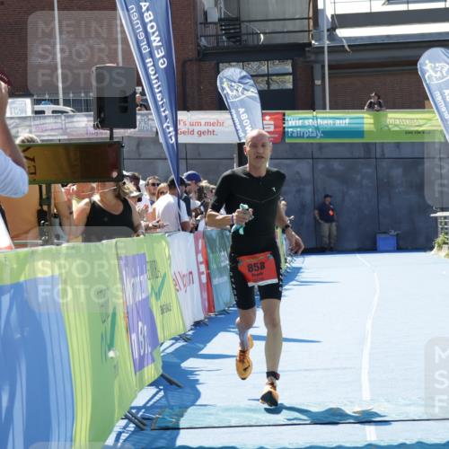 09.08.2026 - GEWOBA Citytriathlon Bremen Yannick Fuchs http://msf.ph/oto/9941492 09.08.2026 13:56:19 Ziel 858 meine-sportfotos.de