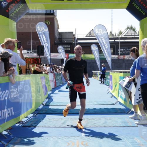 09.08.2026 - GEWOBA Citytriathlon Bremen Yannick Fuchs http://msf.ph/oto/9941495 09.08.2026 13:56:20 Ziel 858 meine-sportfotos.de