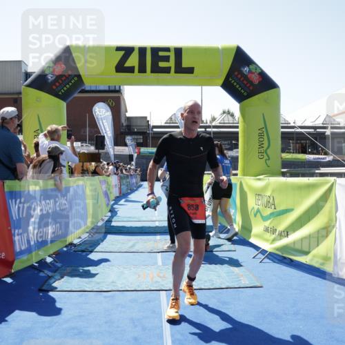 09.08.2026 - GEWOBA Citytriathlon Bremen Yannick Fuchs http://msf.ph/oto/9941496 09.08.2026 13:56:21 Ziel 858 meine-sportfotos.de