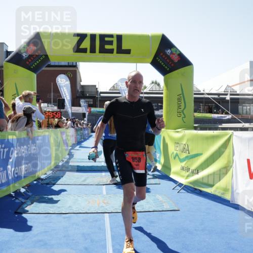 09.08.2026 - GEWOBA Citytriathlon Bremen Yannick Fuchs http://msf.ph/oto/9941497 09.08.2026 13:56:21 Ziel 858 meine-sportfotos.de