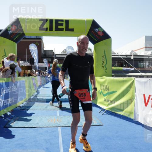 09.08.2026 - GEWOBA Citytriathlon Bremen Yannick Fuchs http://msf.ph/oto/9941498 09.08.2026 13:56:21 Ziel 858 meine-sportfotos.de