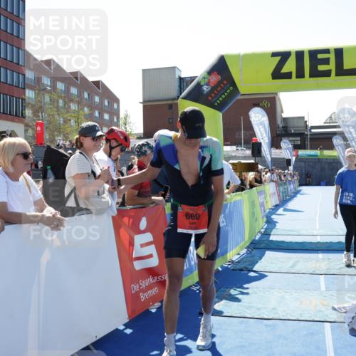 09.08.2026 - GEWOBA Citytriathlon Bremen Yannick Fuchs http://msf.ph/oto/9941521 09.08.2026 13:56:40 Ziel  meine-sportfotos.de
