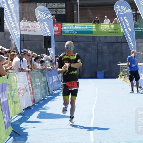 09.08.2026 - GEWOBA Citytriathlon Bremen Yannick Fuchs http://msf.ph/oto/9941530 09.08.2026 13:57:26 Ziel 771 meine-sportfotos.de