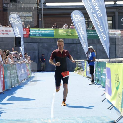 09.08.2026 - GEWOBA Citytriathlon Bremen Yannick Fuchs http://msf.ph/oto/9941546 09.08.2026 13:57:54 Ziel 755 meine-sportfotos.de