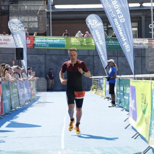 09.08.2026 - GEWOBA Citytriathlon Bremen Yannick Fuchs http://msf.ph/oto/9941547 09.08.2026 13:57:54 Ziel 755 meine-sportfotos.de