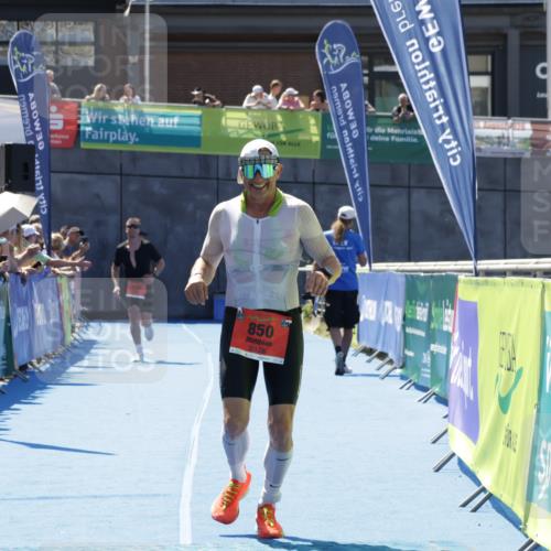 09.08.2026 - GEWOBA Citytriathlon Bremen Yannick Fuchs http://msf.ph/oto/9941589 09.08.2026 13:59:02 Ziel 696, 850, 955 meine-sportfotos.de