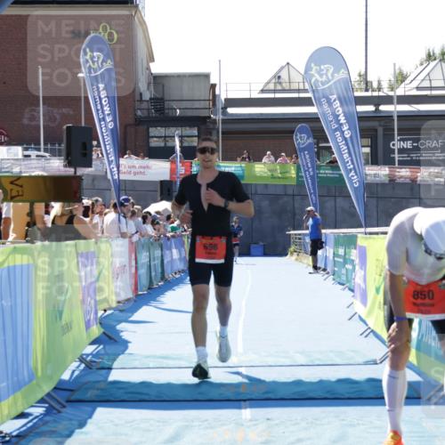 09.08.2026 - GEWOBA Citytriathlon Bremen Yannick Fuchs http://msf.ph/oto/9941595 09.08.2026 13:59:08 Ziel 696 meine-sportfotos.de
