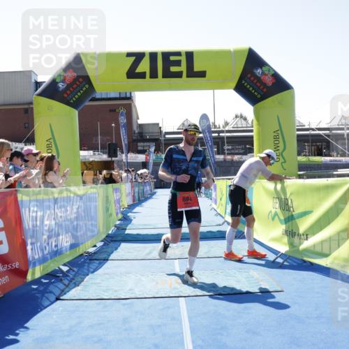 09.08.2026 - GEWOBA Citytriathlon Bremen Yannick Fuchs http://msf.ph/oto/9941611 09.08.2026 13:59:19 Ziel 694 meine-sportfotos.de