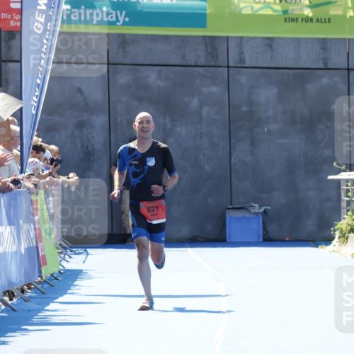09.08.2026 - GEWOBA Citytriathlon Bremen Yannick Fuchs http://msf.ph/oto/9941617 09.08.2026 13:59:33 Ziel 821 meine-sportfotos.de
