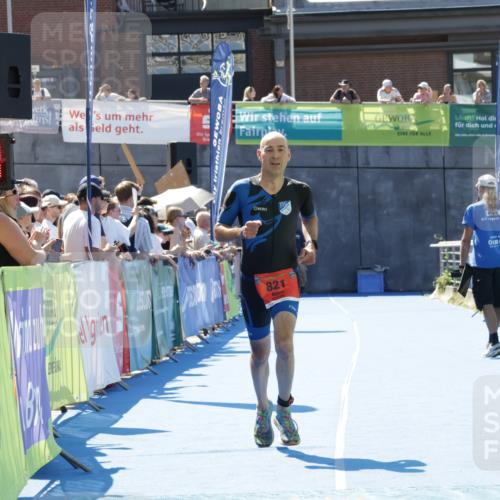 09.08.2026 - GEWOBA Citytriathlon Bremen Yannick Fuchs http://msf.ph/oto/9941620 09.08.2026 13:59:37 Ziel 821 meine-sportfotos.de
