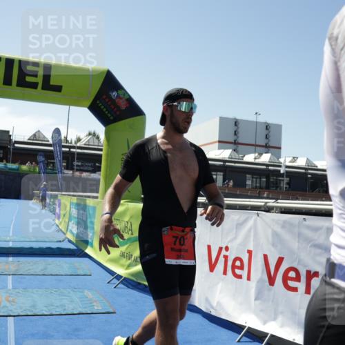 09.08.2026 - GEWOBA Citytriathlon Bremen Yannick Fuchs http://msf.ph/oto/9941637 09.08.2026 14:00:08 Ziel 701 meine-sportfotos.de