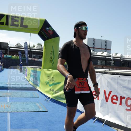 09.08.2026 - GEWOBA Citytriathlon Bremen Yannick Fuchs http://msf.ph/oto/9941638 09.08.2026 14:00:08 Ziel 701 meine-sportfotos.de