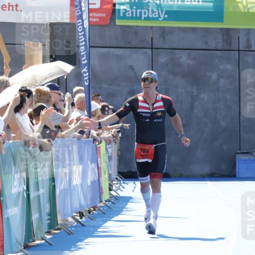 09.08.2026 - GEWOBA Citytriathlon Bremen Yannick Fuchs http://msf.ph/oto/9941642 09.08.2026 14:00:26 Ziel 764 meine-sportfotos.de