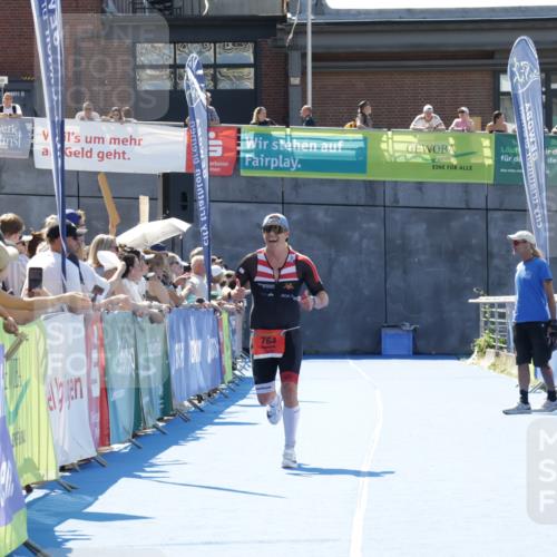 09.08.2026 - GEWOBA Citytriathlon Bremen Yannick Fuchs http://msf.ph/oto/9941643 09.08.2026 14:00:28 Ziel 764 meine-sportfotos.de