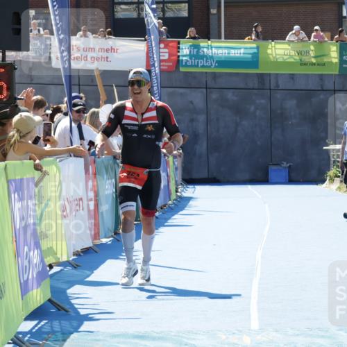 09.08.2026 - GEWOBA Citytriathlon Bremen Yannick Fuchs http://msf.ph/oto/9941645 09.08.2026 14:00:29 Ziel 764 meine-sportfotos.de