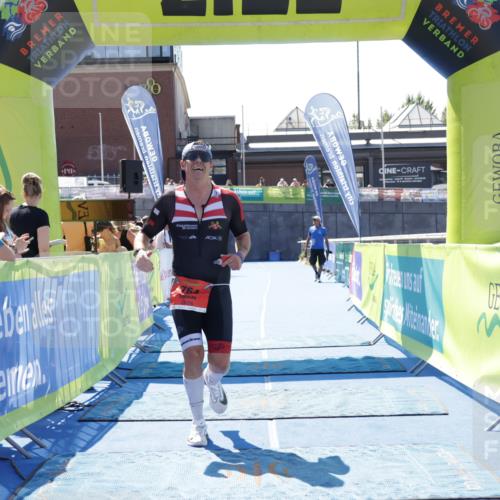 09.08.2026 - GEWOBA Citytriathlon Bremen Yannick Fuchs http://msf.ph/oto/9941648 09.08.2026 14:00:33 Ziel 764 meine-sportfotos.de
