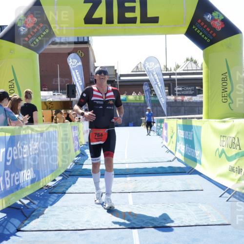 09.08.2026 - GEWOBA Citytriathlon Bremen Yannick Fuchs http://msf.ph/oto/9941649 09.08.2026 14:00:33 Ziel 764 meine-sportfotos.de