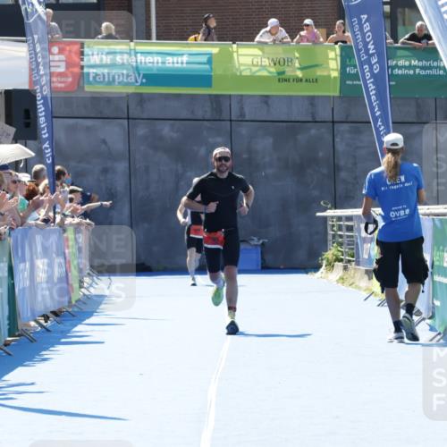 09.08.2026 - GEWOBA Citytriathlon Bremen Yannick Fuchs http://msf.ph/oto/9941655 09.08.2026 14:00:50 Ziel 700 meine-sportfotos.de