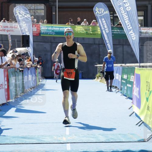 09.08.2026 - GEWOBA Citytriathlon Bremen Yannick Fuchs http://msf.ph/oto/9941663 09.08.2026 14:01:00 Ziel 588 meine-sportfotos.de