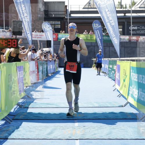 09.08.2026 - GEWOBA Citytriathlon Bremen Yannick Fuchs http://msf.ph/oto/9941667 09.08.2026 14:01:01 Ziel 588 meine-sportfotos.de