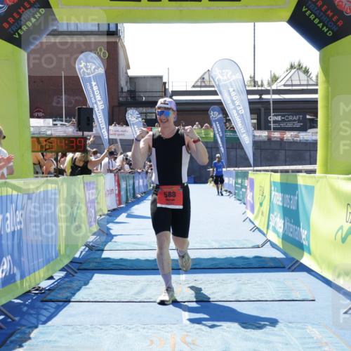 09.08.2026 - GEWOBA Citytriathlon Bremen Yannick Fuchs http://msf.ph/oto/9941670 09.08.2026 14:01:02 Ziel 588 meine-sportfotos.de