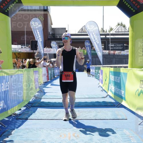 09.08.2026 - GEWOBA Citytriathlon Bremen Yannick Fuchs http://msf.ph/oto/9941671 09.08.2026 14:01:03 Ziel 588 meine-sportfotos.de
