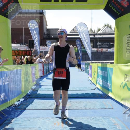 09.08.2026 - GEWOBA Citytriathlon Bremen Yannick Fuchs http://msf.ph/oto/9941672 09.08.2026 14:01:03 Ziel 588 meine-sportfotos.de