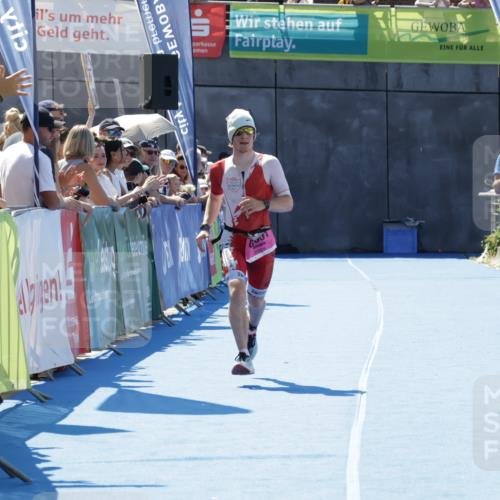 09.08.2026 - GEWOBA Citytriathlon Bremen Yannick Fuchs http://msf.ph/oto/9941675 09.08.2026 14:01:07 Ziel 1001, 1001 meine-sportfotos.de