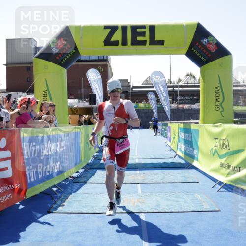09.08.2026 - GEWOBA Citytriathlon Bremen Yannick Fuchs http://msf.ph/oto/9941679 09.08.2026 14:01:11 Ziel 1001, 1001 meine-sportfotos.de