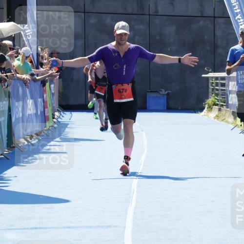 09.08.2026 - GEWOBA Citytriathlon Bremen Yannick Fuchs http://msf.ph/oto/9941683 09.08.2026 14:01:15 Ziel 674 meine-sportfotos.de